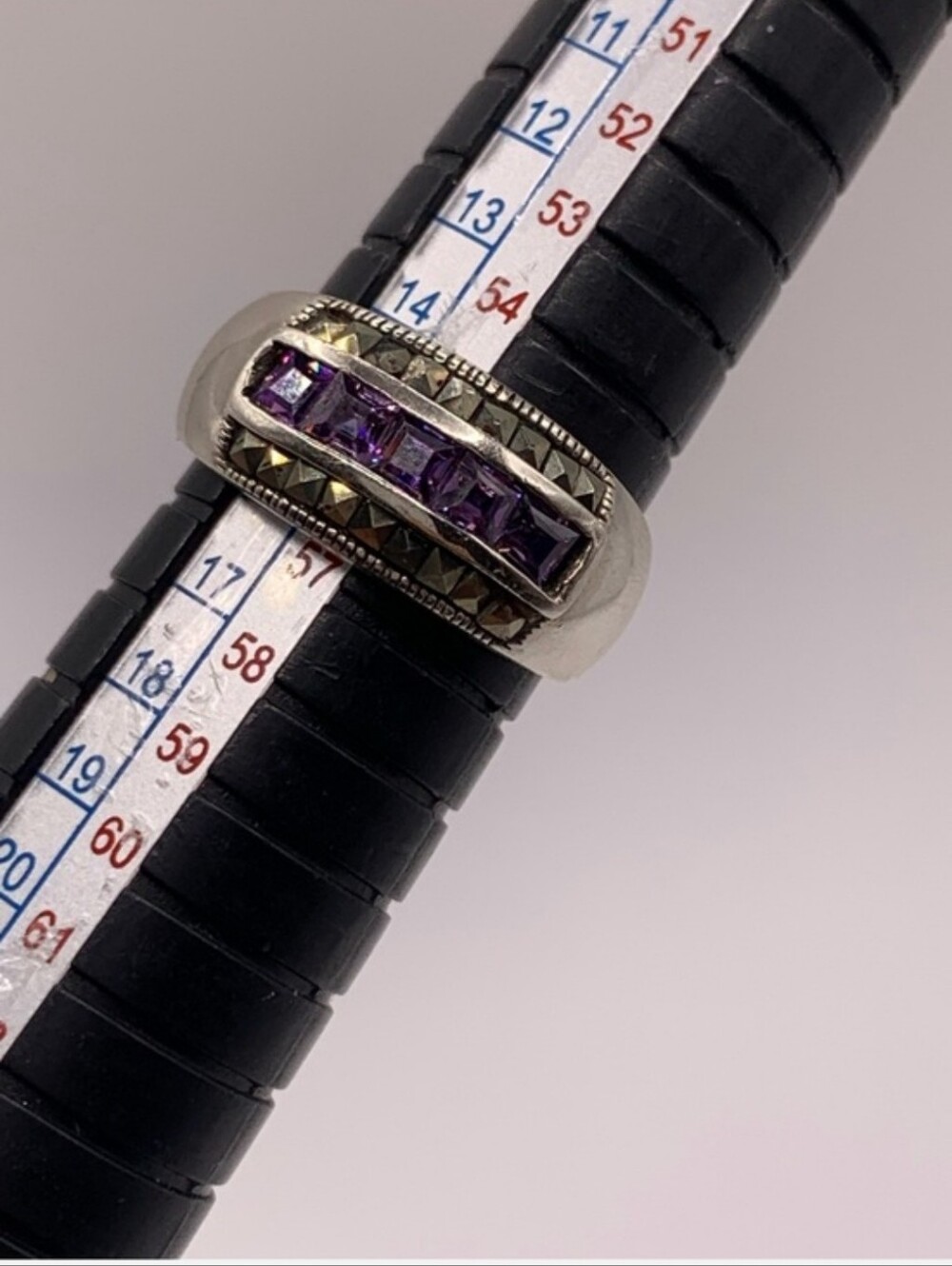 Vintage Sterling Silver 925 Amethyst & Marcasite Band Ring Channel Sz 7.5 - Picture 4 of 5